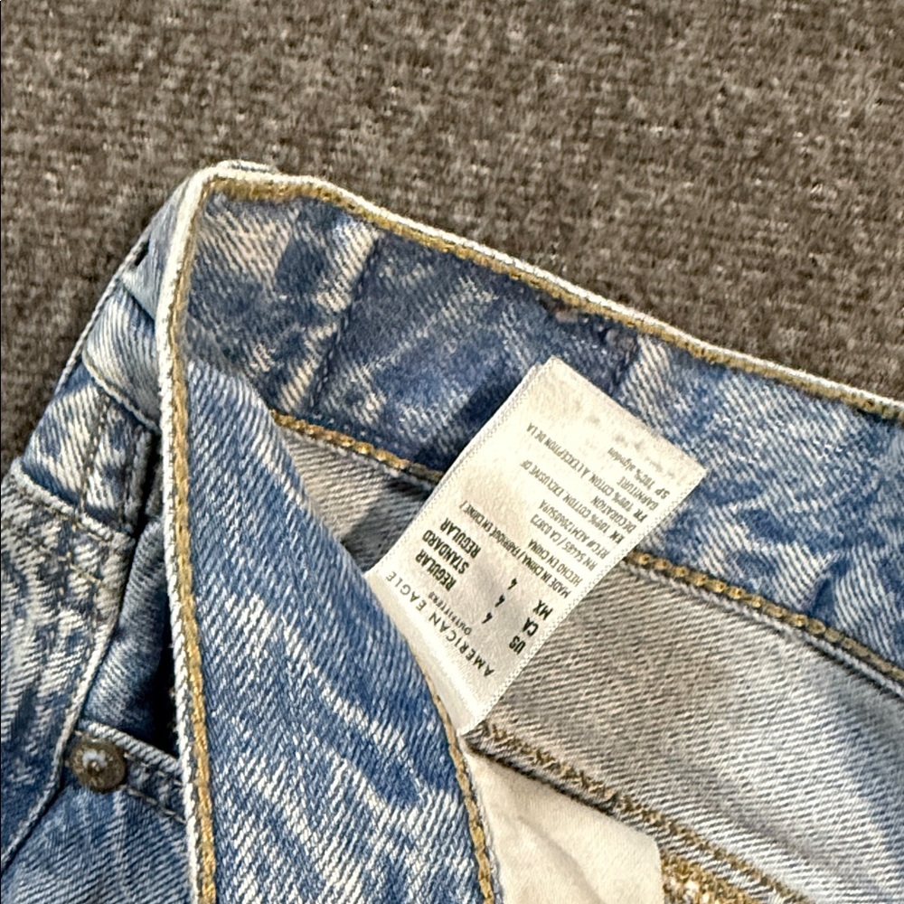 American Eagle Outfitters Light Blue Mom Jeans - Picture 5 of 6